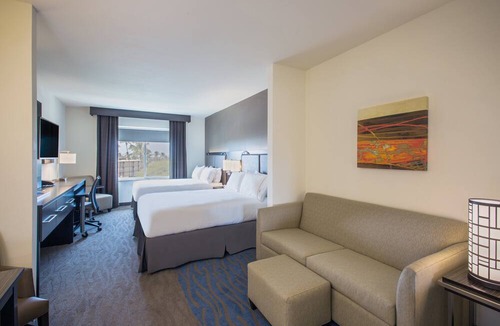 Historic Kailua Village Hotel | Holiday Inn Express Hotel & Suites Kailua-Kona by IHG