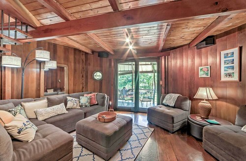Keaau Cottage | Tropical Cabana w/Deck, Hot Tub & Lush Scenery!