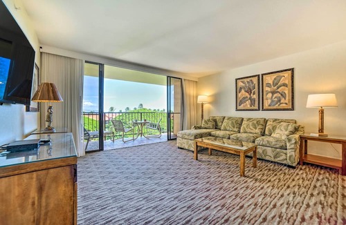 Honokowai Apartment | Cute Beachfront Condo w/Lanai & Resort Pools