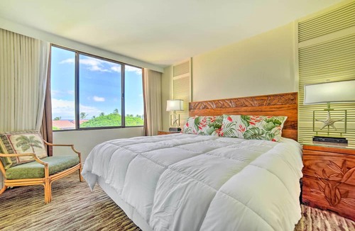 Honokowai Apartment | Cute Beachfront Condo w/Lanai & Resort Pools