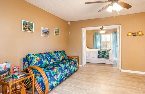 Historic Kailua Village Condo | Kona Shores#130
