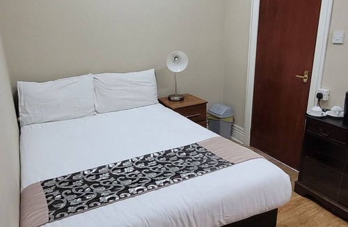 Rusholme Hotel | Park Crescent Hotel