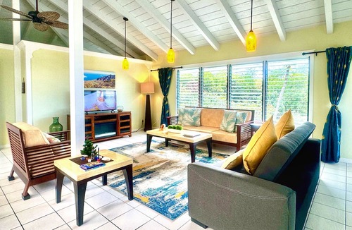 Kahaluu Bay House | Big Island Retreat