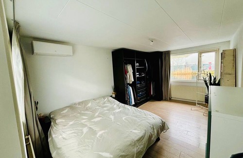 Amsterdam West Boat Rental | Lovely Floating House 4P City center