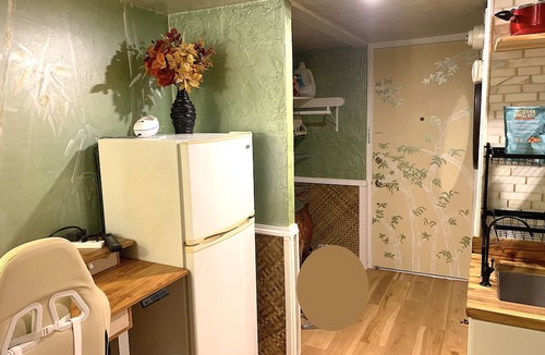 Waikiki Hotel | Waikiki Living, 4 blocks from surf, mountain views, king size bed and office!