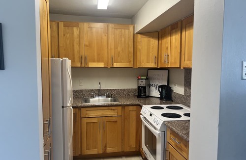 McCully - Moiliili Apartment | Waikiki Apartment sleeps 5 parking included