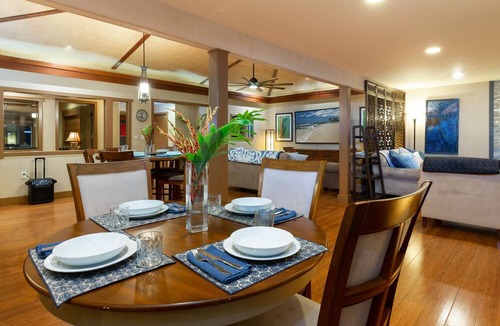 Kapaau House | 23 Acre Farm 8 Beds with Ocean Views