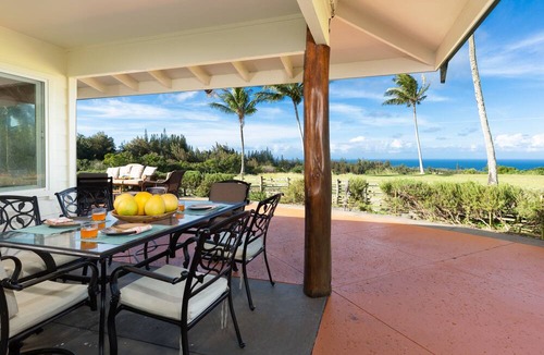 Kapaau House | 23 Acre Farm 8 Beds with Ocean Views