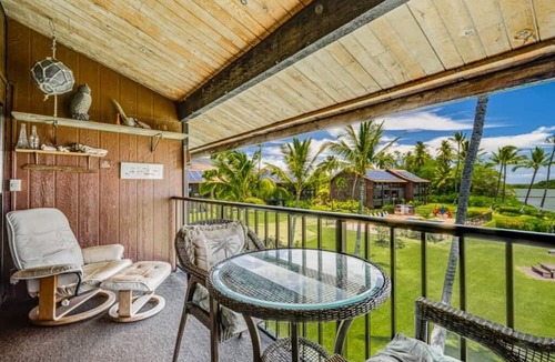 Kaunakakai Condo | Ocean Front Retreat W/Kitchen-Molokai Shores A308
