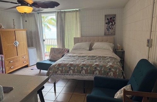 Punaluu Condo | Turtle Beachfront, snorkeling, free parking, wash-dryer in unit, New bigger AC.