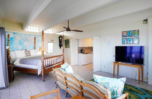 Diamond Head - Kapahulu - St. Louis Apartment | 4 Mi to Beaches: Honolulu Hideaway w/Views!