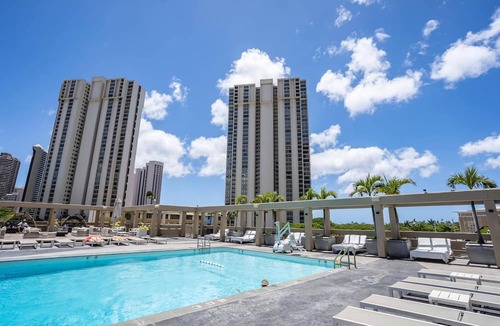 Ala Moana Condo | 29th floor studio with two full size beds