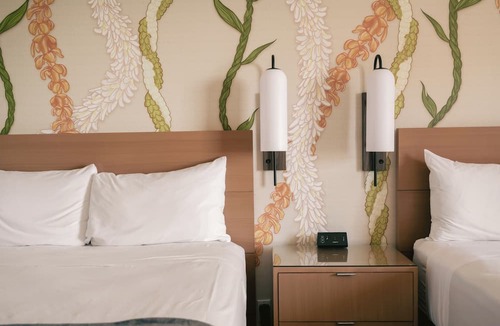 Ala Moana Condo | 29th floor studio with two full size beds