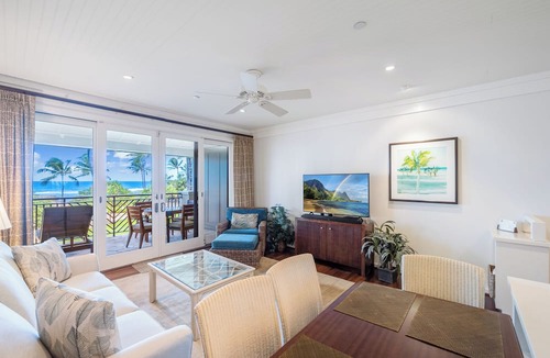 Kahuku Apartment | SUMMER REDUCED! Villa 302, King bed, Penthouse Lvl Ocean View Turtle Bay