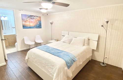 Punaluu Condo | Deluxe Beachfront Condo with a breathtaking view