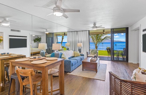 Maalaea Condo | IMPECCABLE! LUXURY GROUND FLOOR OCEANFRONT. 50' FROM THE SEA TURTLE SANCUARY!