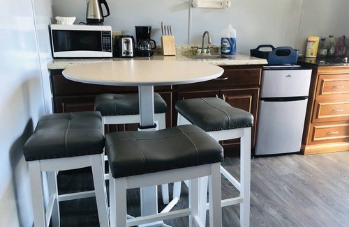 Hilo Apartment | Rainbow Hale, Unit 2—a delightful and convenient pet-friendly retreat.