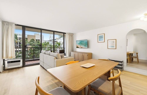 Waikiki Condo | Waikiki Banyan: 1 BD, Parking, AC, Unit Wash/Dryer