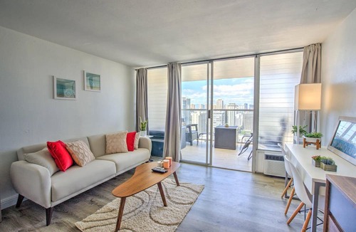 Waikiki Condo | Island Colony (IC14)