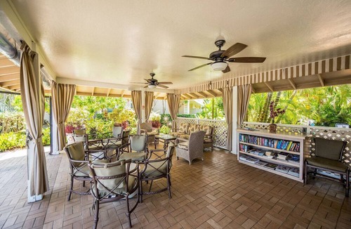 Wailua Hotel | Garden Oasis: Reconnect with Nature! Room w/Balcony! 3 Outdoor Pools + Parking