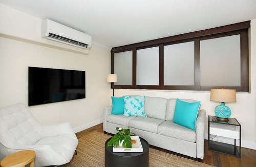Waikiki Condo | Heart of Waikiki Corner Unit just a short walk to Beach and Restaurants!