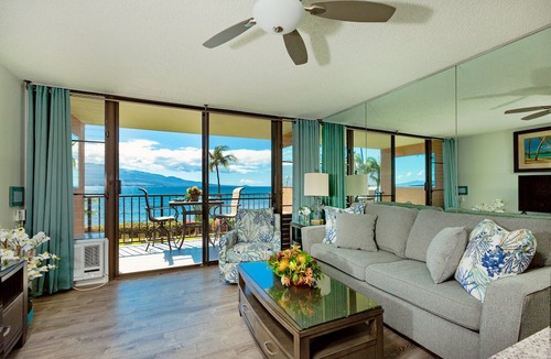 Maalaea Condo | Endless Waves, Incredible Direct Oceanfront Views!