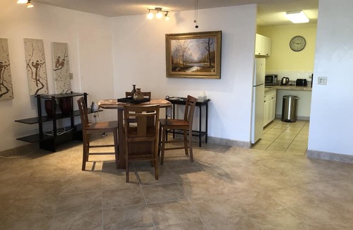 Waikiki Apartment | ~Waikiki~ LOWEST RATES IN AREA ~ 1 Bedroom ~ Fully Furn ~ Blocks to Beach ~