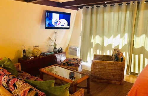 Kaunakakai Apartment | Hotel Moloka’i - AC, Ocean Side, Pool, BBQ Grills, Kitchenette, Lanai, Wifi.