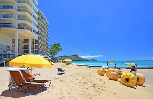 Waikiki Condo | Beachfront Location with GREAT View! Washer/Dryer, Washlet, A/C, Wi-Fi!