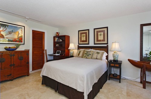 Diamond Head - Kapahulu - St. Louis Condo | Beachfront Diamond Head views, Quiet End of Waikiki with Swimming/Surfing!
