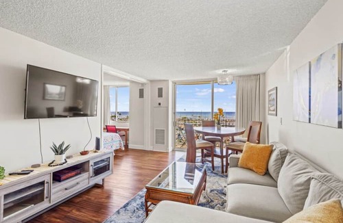 Waikiki Condo | Aloha Condos, Ilikai Marina, Condo 786, Oceanfront, AC