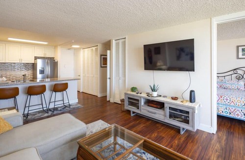 Waikiki Condo | Aloha Condos, Ilikai Marina, Condo 786, Oceanfront, AC