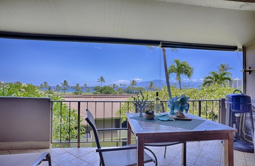 Kaanapali Condo | Top Floor Studio Ocean View, Golf Cart, Beach Cabana, Jacuzzi, Pool