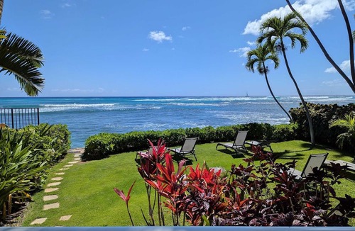 Diamond Head - Kapahulu - St. Louis Apartment | Diamond Head Beach - Large Studio - Queen Bed, Balcony, Ocean View, Ocean Access