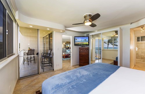 Kahana Condo | Modern Luxury OCEAN FRONT condo with Lanai & Molokai Views!-Royal Kahana 409
