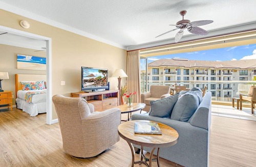 Kaanapali Condo | Maui Resort Rentals: Honua Kai - 4 Total Bedrooms, 5th floor Ocean AND West Maui Mountain Views