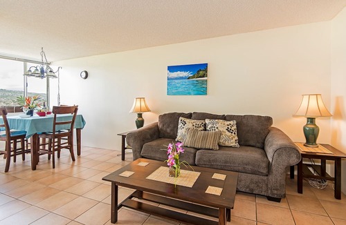 Waikiki Condo | Lucious Green Golf Course-MT Views at Canal House w/Washer-Dryer & Parking