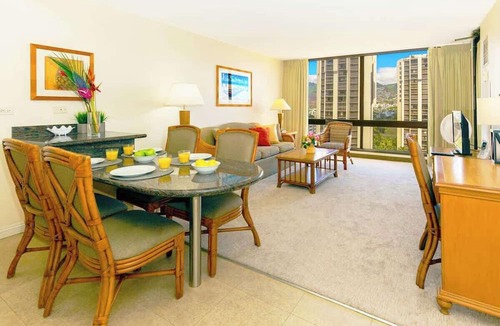 Waikiki Condo | 1BR condo w/lanai & pool access