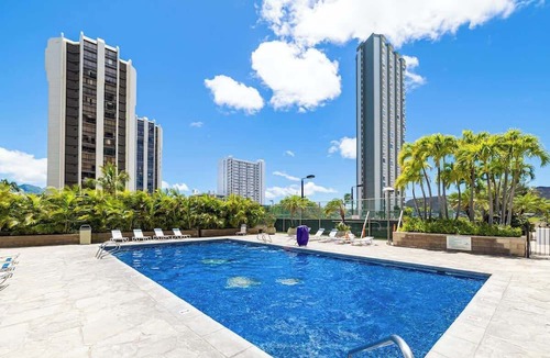 Waikiki Condo | 1BR condo w/lanai & pool access