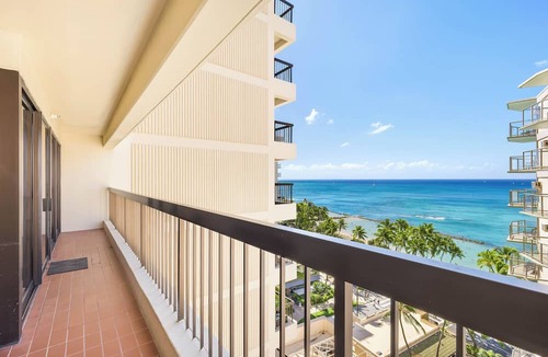 Waikiki Condo | Ocean View Paradise Escape at Waikiki Beach Tower Near Shops & Restaurants