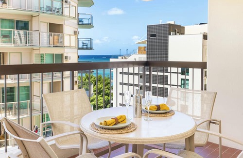 Waikiki Condo | Ocean View Paradise Escape at Waikiki Beach Tower Near Shops & Restaurants