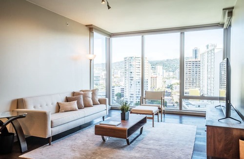 Ala Moana Condo | Luxury 1BD in ONE ALA MOANA with Beautiful View and Room with Free Parking!