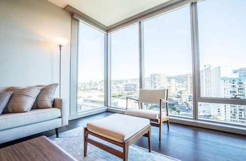 Ala Moana Condo | Luxury 1BD in ONE ALA MOANA with Beautiful View and Room with Free Parking!