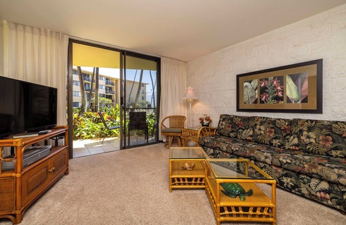 Maalaea Condo | Oceanview Ground Floor Condo Kanai A Nalu 108 in Maalaea with Pool and View