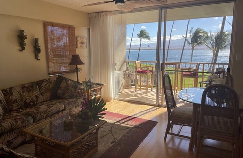 Maalaea Condo | Oceanfront, Luxurious Bed & Bedding, Air Conditioned, fast WiFi!