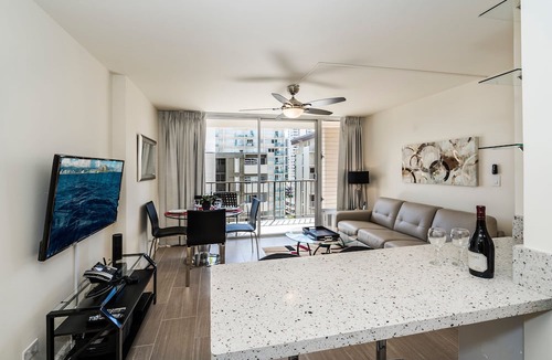 Waikiki Condo | Fairway Villa in the Heart of Waikiki by the Beach w/Rooftop Pool & Amenities