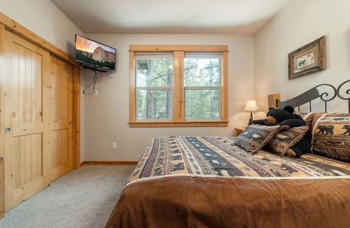 Sunriver House | Luxury 7 BR Home/Hot Tub/SHARC Passes/AC/Wi Fi/Bikes