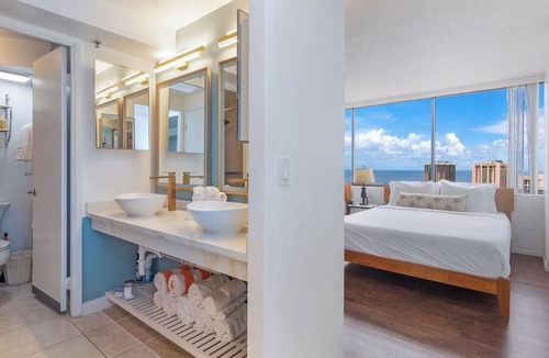 Waikiki Condo | 2bed/2bath Penthouse Ocean View.Recent Luxurious Renovation