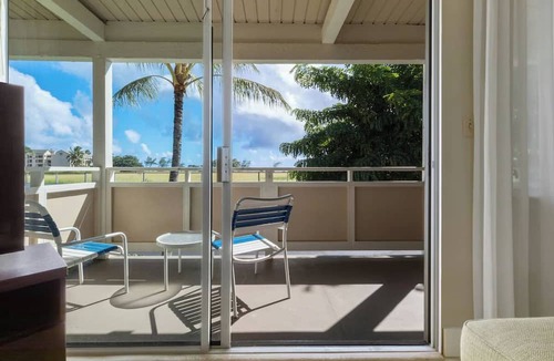 Wailua Hotel | Walking Distance from Papaloa Beach, Outdoor Pool, Free Parking, Full Kitchen!