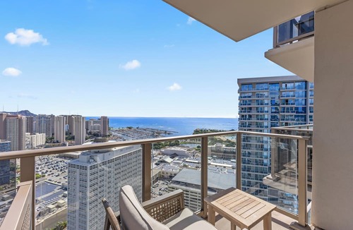 Ala Moana Condo | Lux Sky Ala Moana 39th Fl Modern Monthly Suite/Walk to the mall, Magic Island